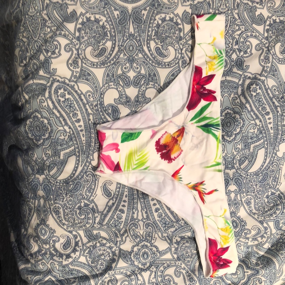 Cheeky bikini bottom